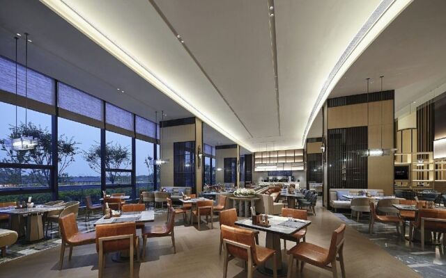 HUALUXE Nanjing Yangtze River by IHG