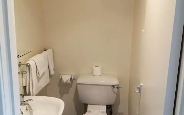 Eight Acres Hotel
