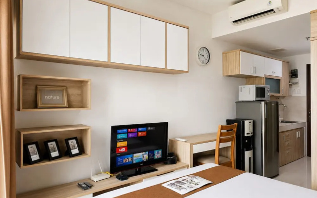 Bright Studio Apartment at Springwood Residence – Guest Rooms – Tangerang