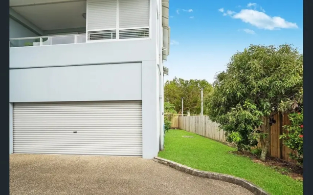 Stylish 4-bed Townhouse With Panoramic Ocean Views