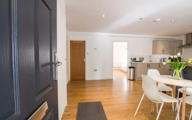 BookedUK - Cosy but spacious apartment