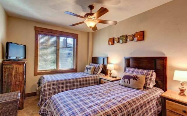 Luxury 2 Bedroom Mountain Vacation Rental in Breckenridge with Access to a Hot Tub Just Two Blocks from Main Street