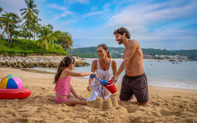 Las Brisas Huatulco – All Inclusive