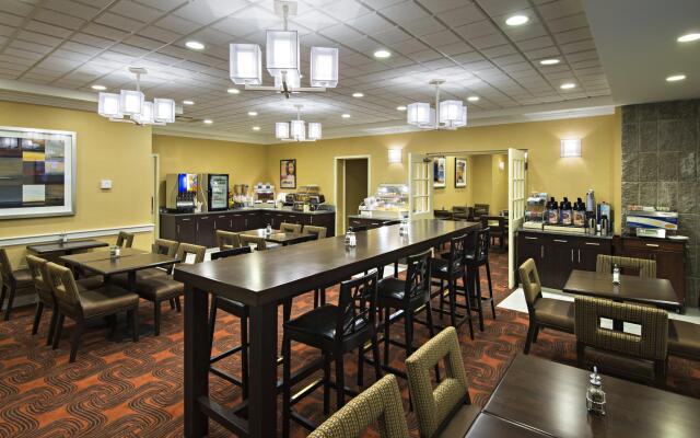 Holiday Inn Express & Suites Boston - Cambridge by IHG