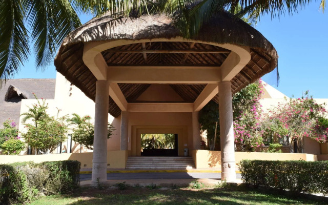 Reef Yucatan Hotel and Convention Center All Inclusive