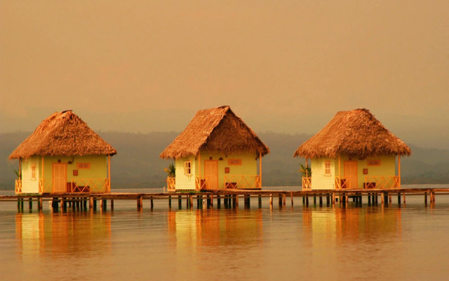 Punta Caracol Acqua Lodge