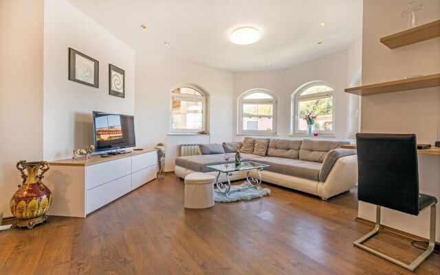 Awesome Home in Pobegi With 3 Bedrooms, Wifi and Outdoor Swimming Pool