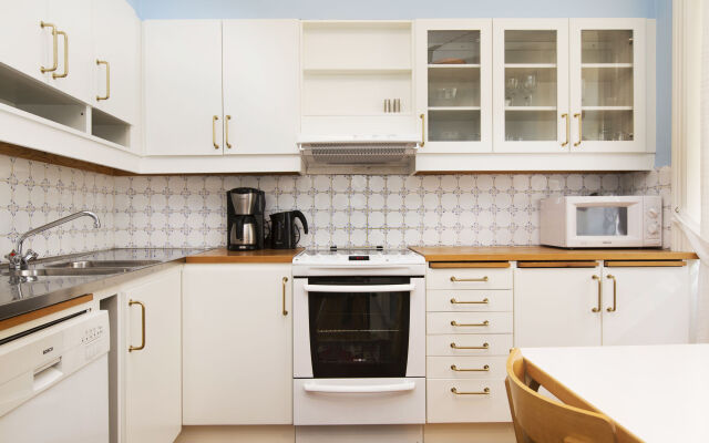 Lady Hamilton Apartments