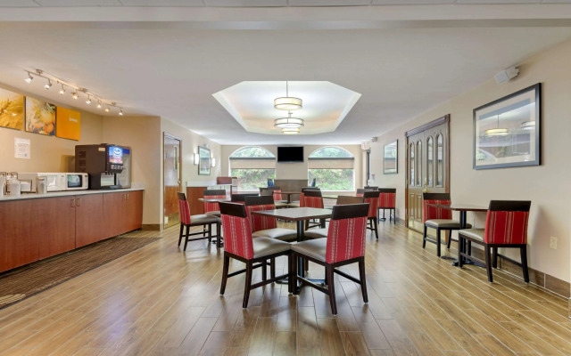 Comfort Inn & Suites Wilkes Barre - Arena