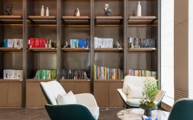 Chongqing  North Railway Station Renhe Atour Hotel