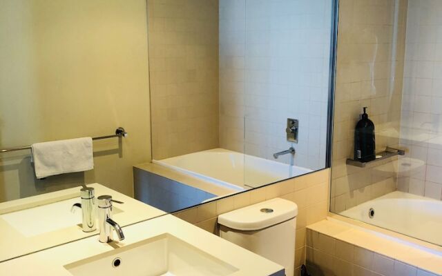 Astonishing Docklands View Deluxe Room