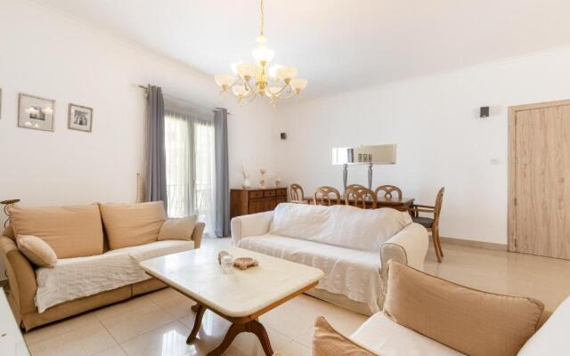 70/2- Spacious & Charming 3 Bedroom Apt In Sliema