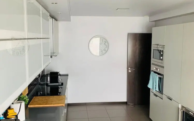 Modern Flat Near Lisbon