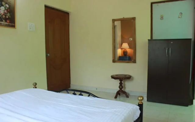 OYO 9358 Home Designer 1BHK Candolim