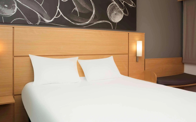 Ibis 3 Lacs Neuchatel Hotel – Guest Rooms – La Tene