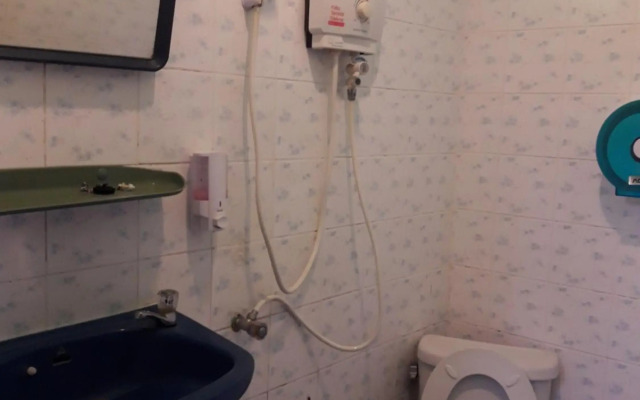 Jungle Hut Bungalows & Hotel