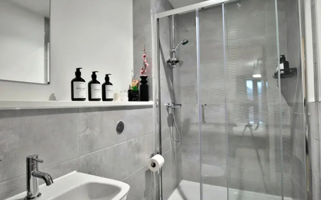 Manchester - 2-bed Apartment - Sleeps 4 - Wifi