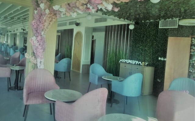 Rose White Hotel