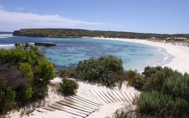 Hanson Bay Wildlife Sanctuary and Cabins