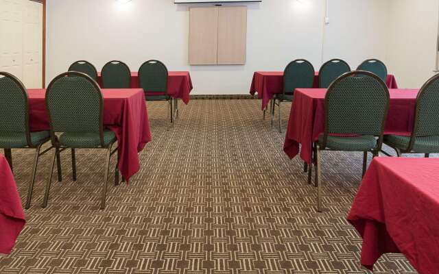 Comfort Inn & Suites Syracuse-Carrier Circle