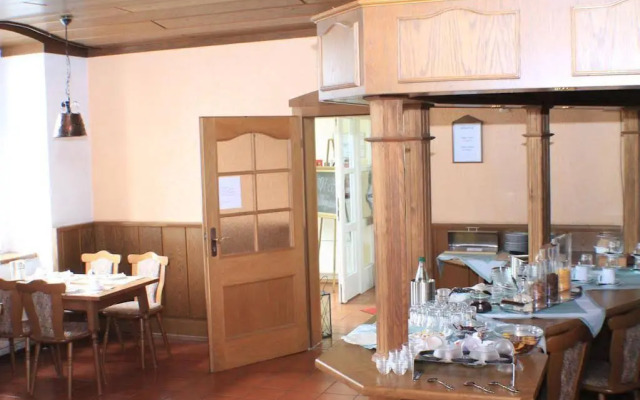 Zur Kaiserpfalz - Hotel-Spa-Camping