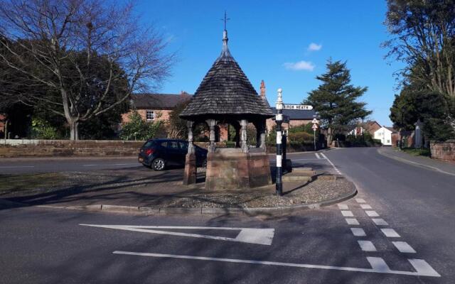 Pet Friendly - 7 Guests - Idyllic Village