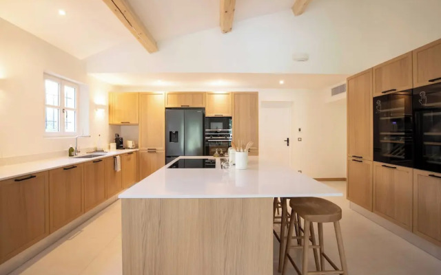 Magnificent Villa Overlooking the bay of Canebiers