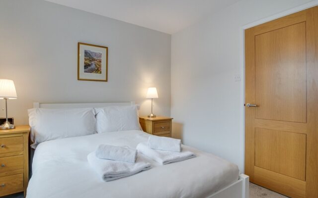 Luxurious Holiday Home With Private Garden at Chapel Stile