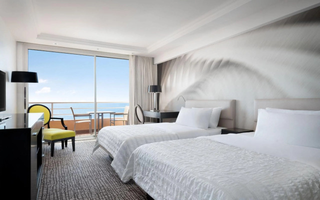 Le Meridien Beach Plaza
