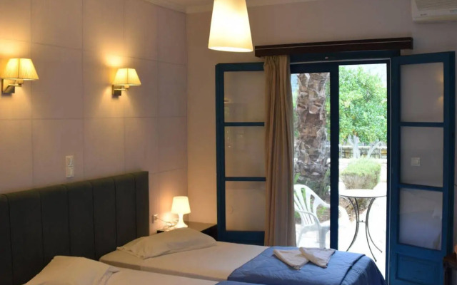 Karavostasi Beach Hotel