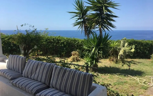 Lagave, Villa in Salina