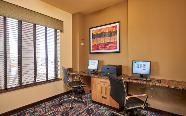 Holiday Inn Express & Suites El Paso Airport Area, an IHG Hotel