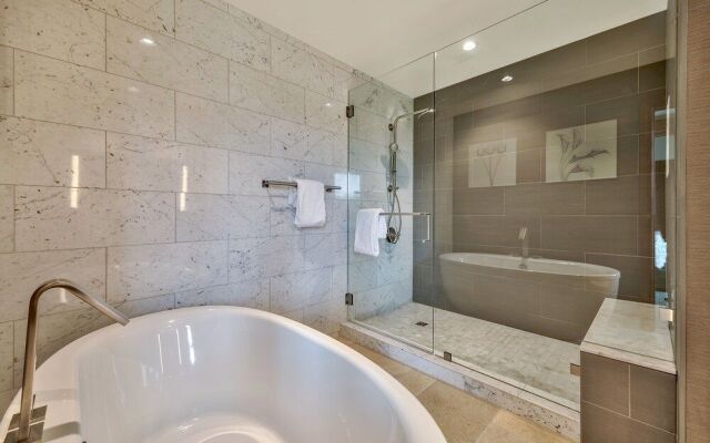 Luxury Three Bedroom  Steps From Heavenly Village Condo by RedAwning