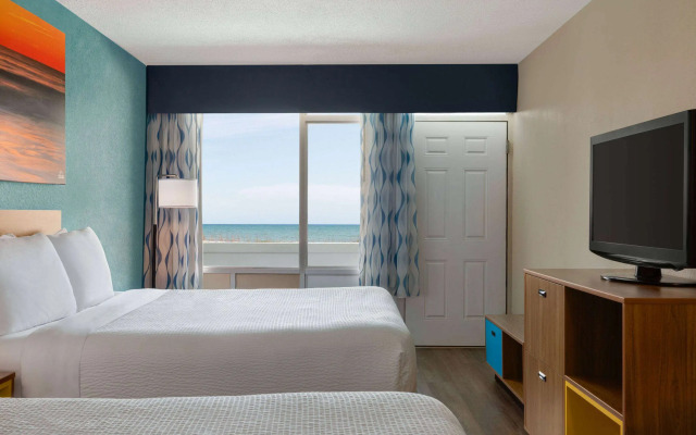 Days Inn by Wyndham Myrtle Beach-Beach Front