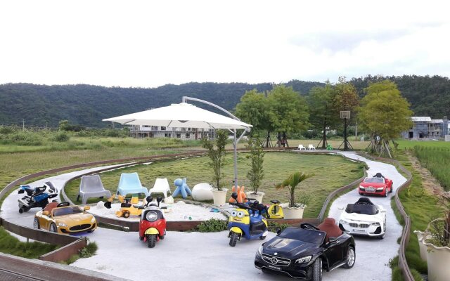 Lake shining Hostel