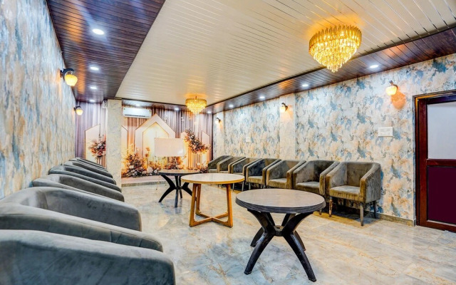 Fabhotel Dream Palace I