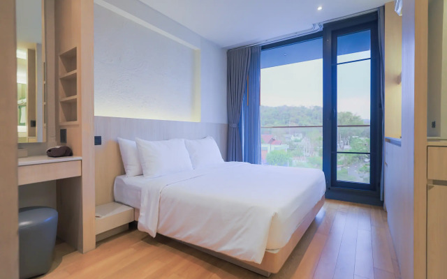 Balcony Seaside Sriracha Hotel & Serviced Apartments
