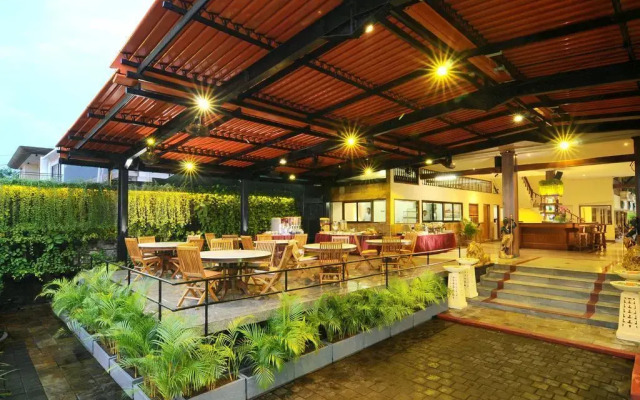 Green Garden Hotel