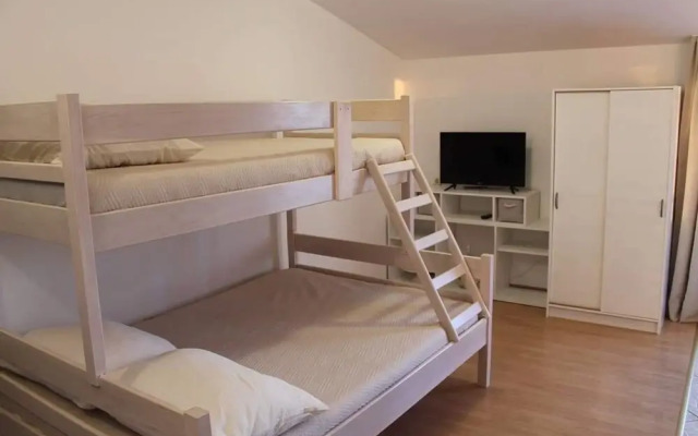 Nenad - With Pool - SA4