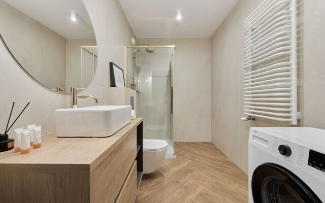 Wrocław Central Apartment by Renters