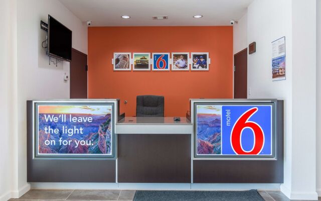 Motel 6 Texas City, TX - I-45 South