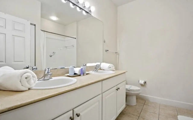 Lucaya Village - 4 BR Townhouse - FVV 40464