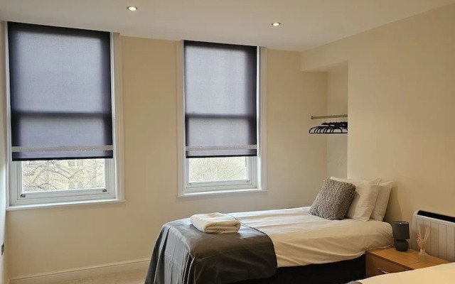 Town Center Modern Apartment 10