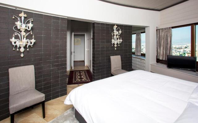 Exclusive apt with panoramic views! - ST8