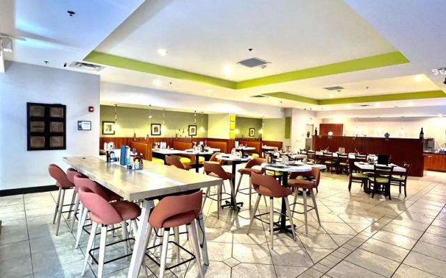 Holiday Inn Hotel And Suites Covington