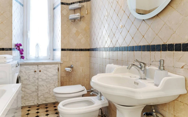 Sunny Flat In Elegant Building Close To Colosseum