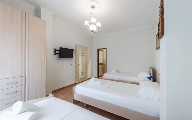 The Old-clock Apartment