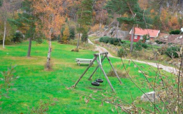 10 Person Holiday Home In Lindesnes