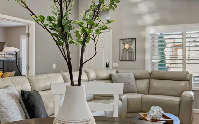 Kimberly Surprise 4 Bedroom Home by RedAwning