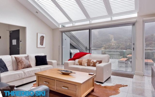 The Peak Penthouse 9